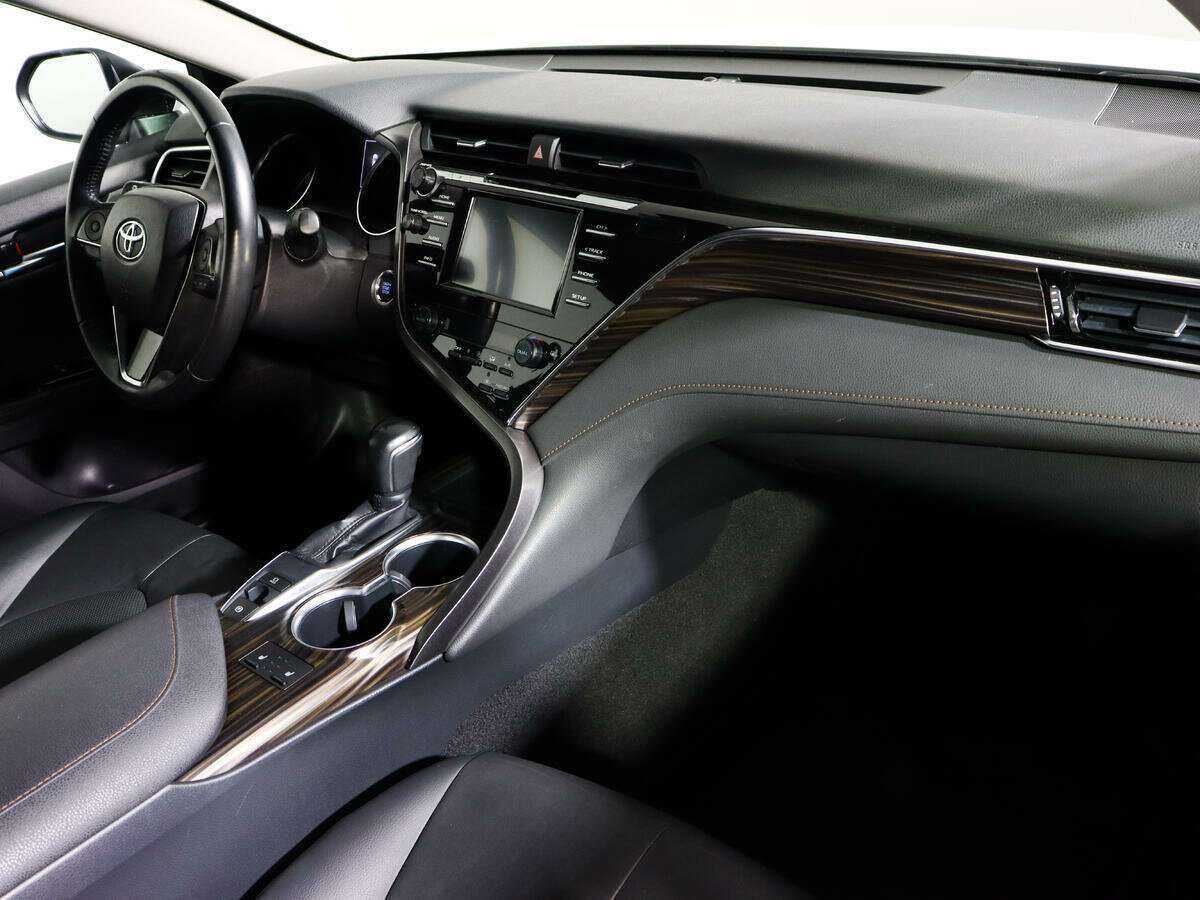 Toyota Camry 2018 года с пробегом. Фото: #8
