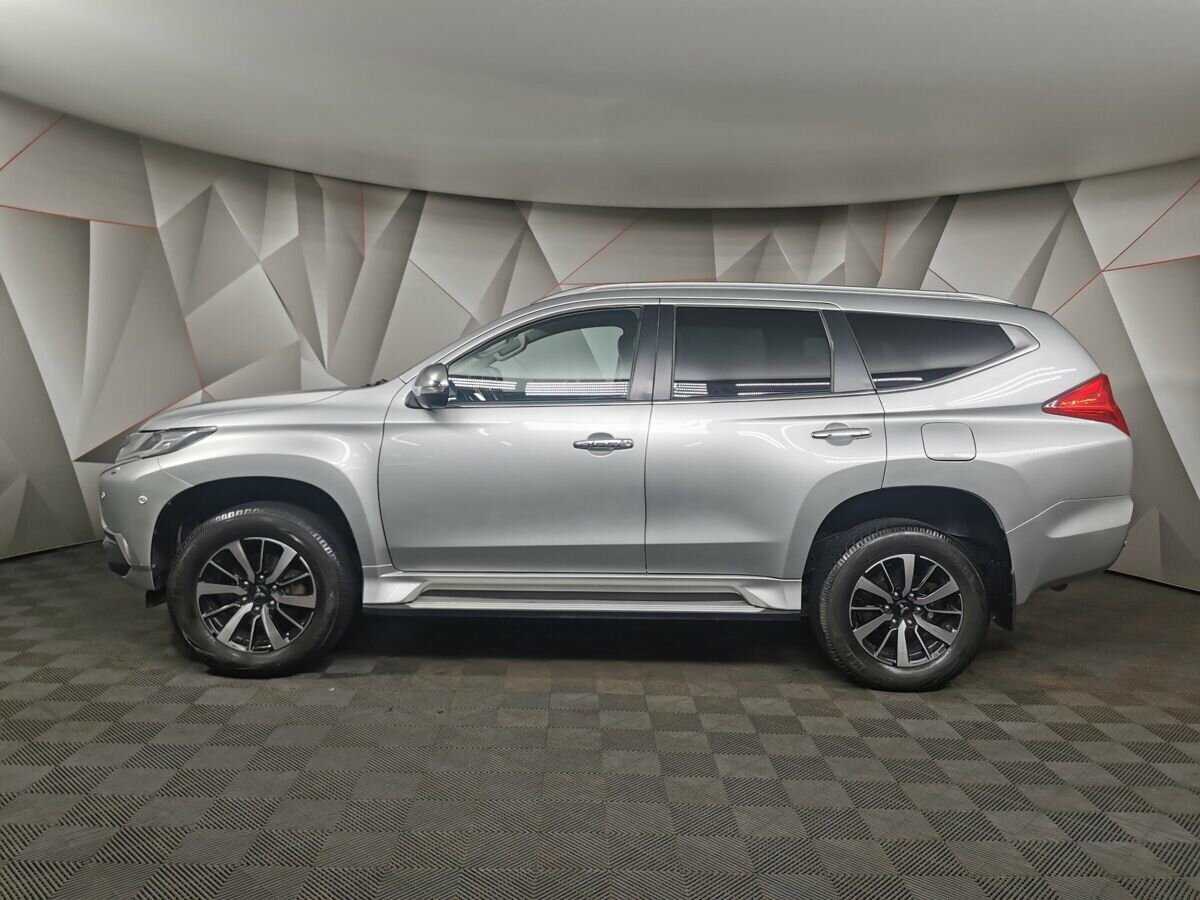 Mitsubishi Pajero Sport 2017 года с пробегом. Фото: #4