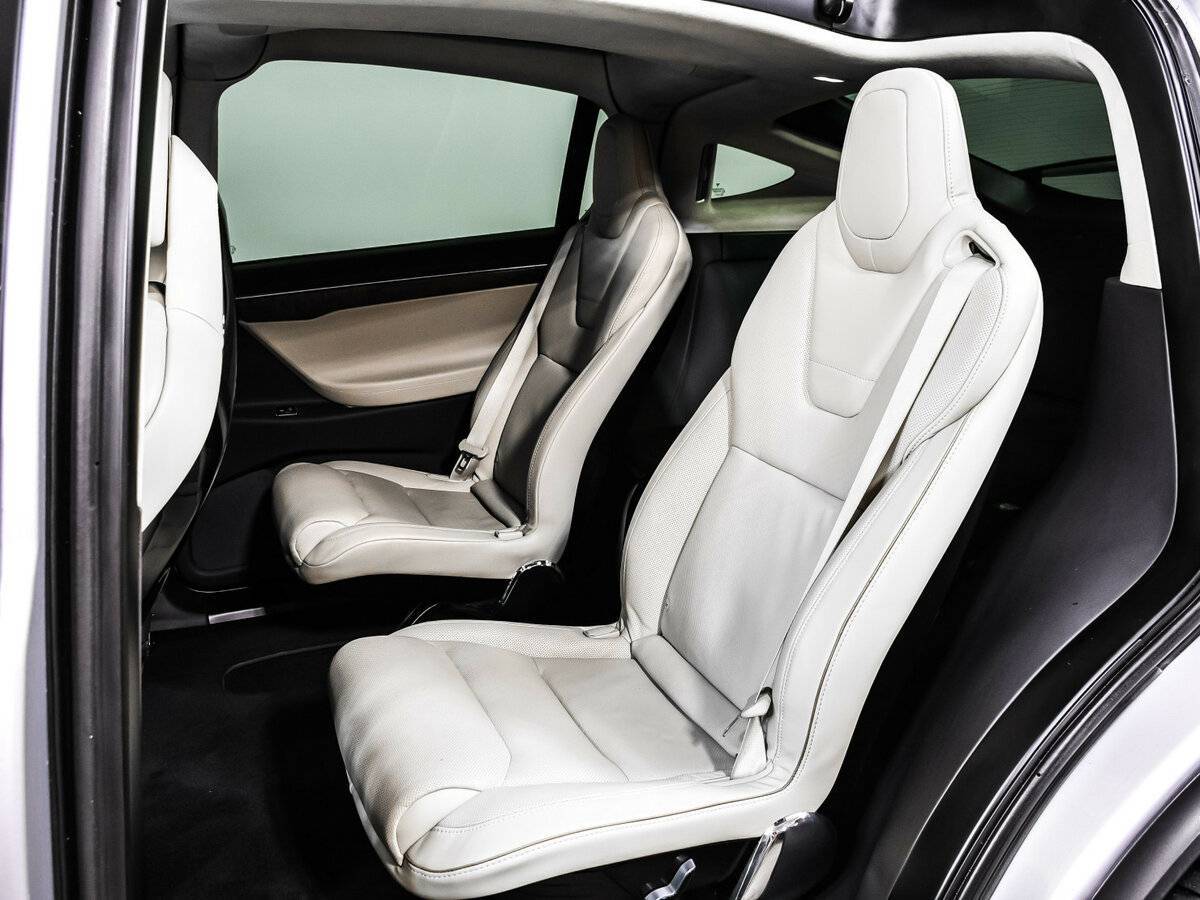 Tesla Model X 2016 года с пробегом. Фото: #12