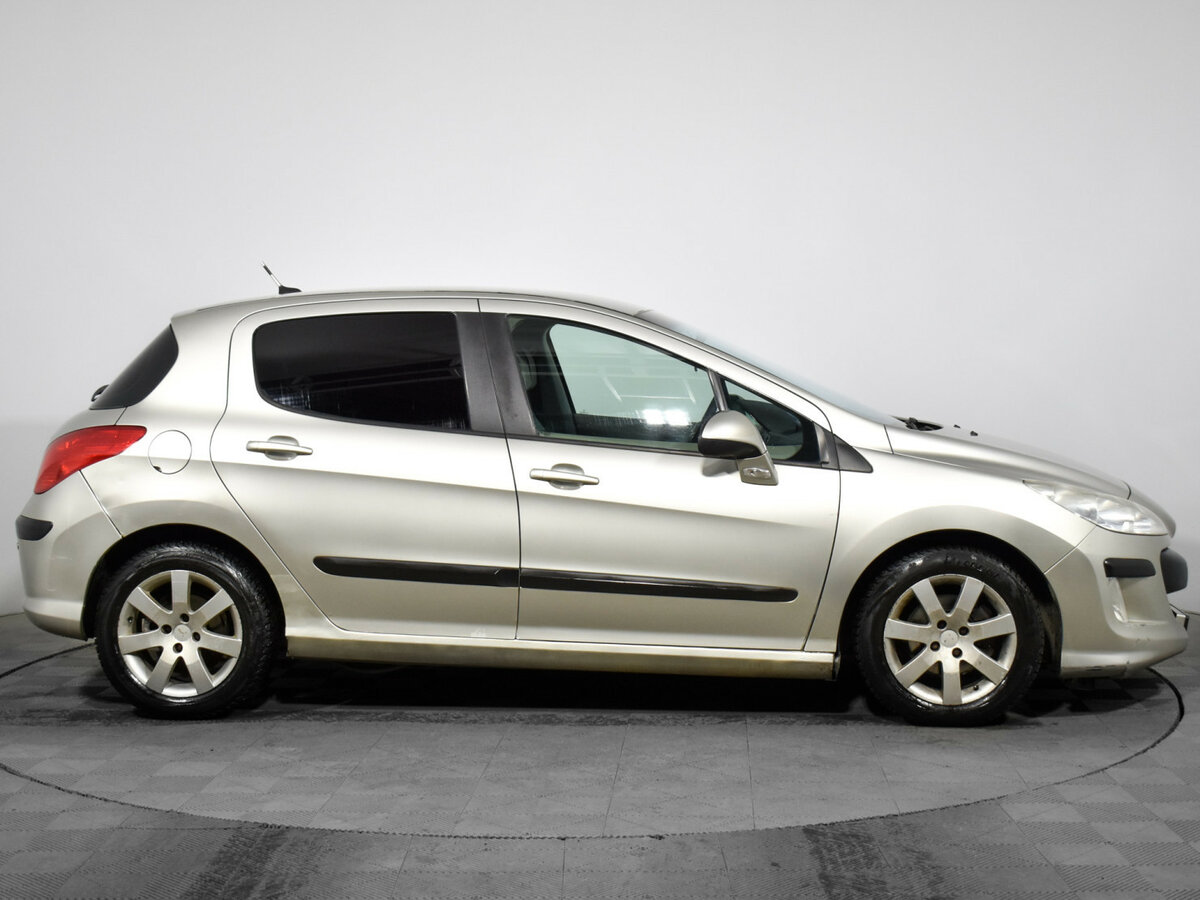 Peugeot 308 2008 года с пробегом. Фото: #3