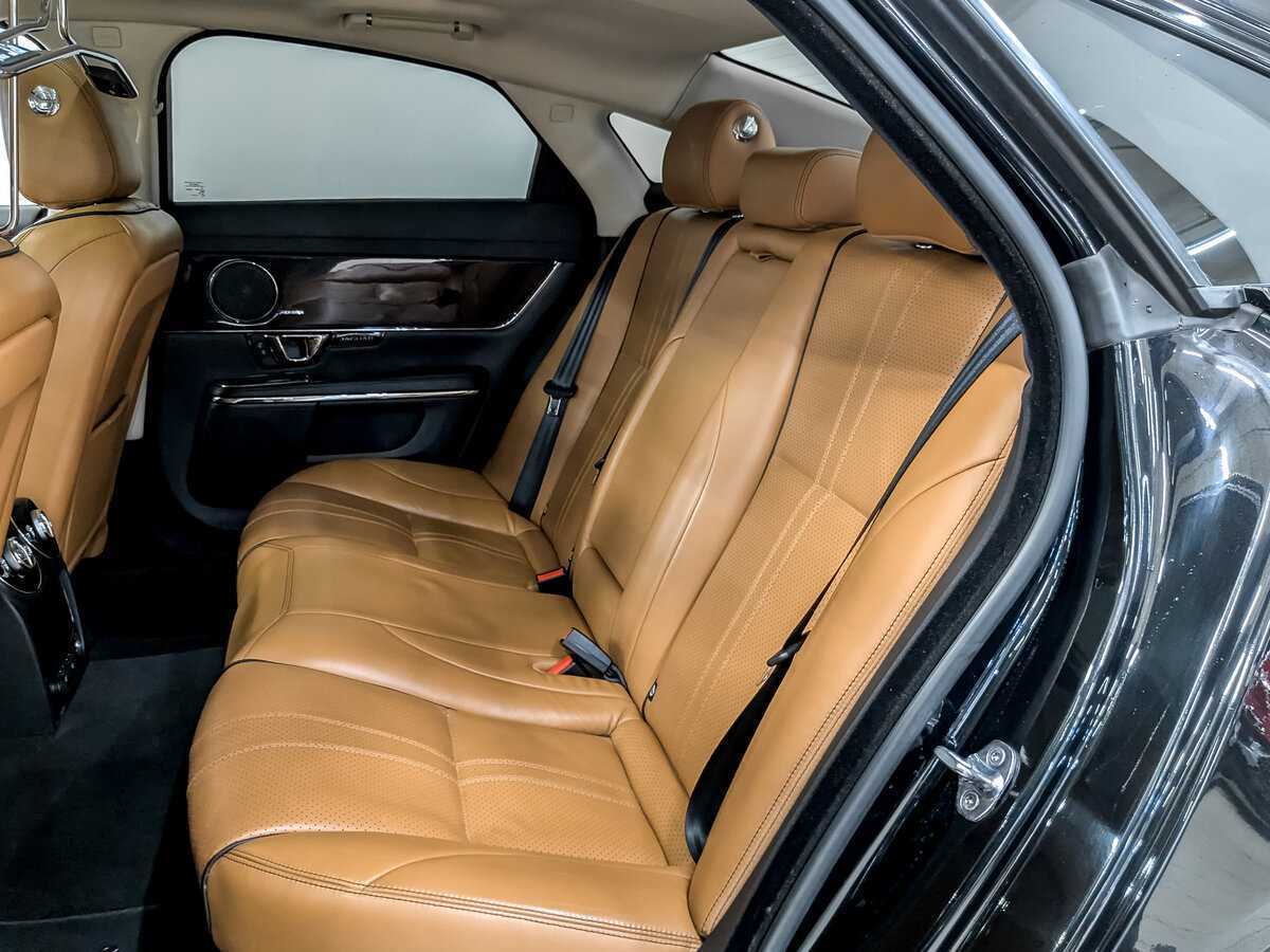 Jaguar XJ 2017 года с пробегом. Фото: #11