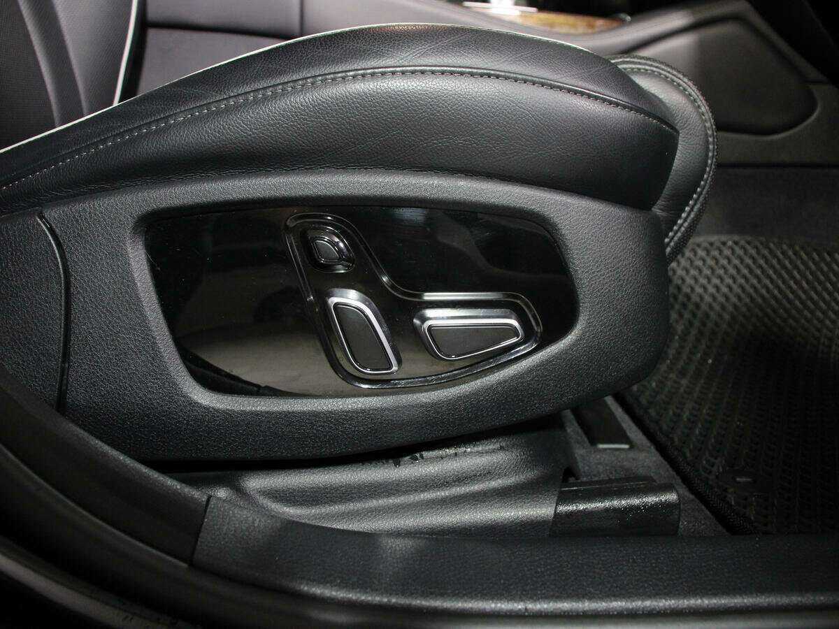 Kia K900 2019 года с пробегом. Фото: #11