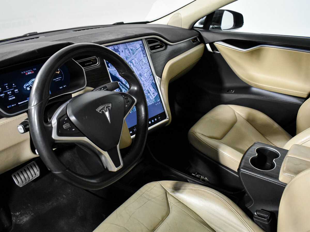 Tesla Model S 2015 года с пробегом. Фото: #6