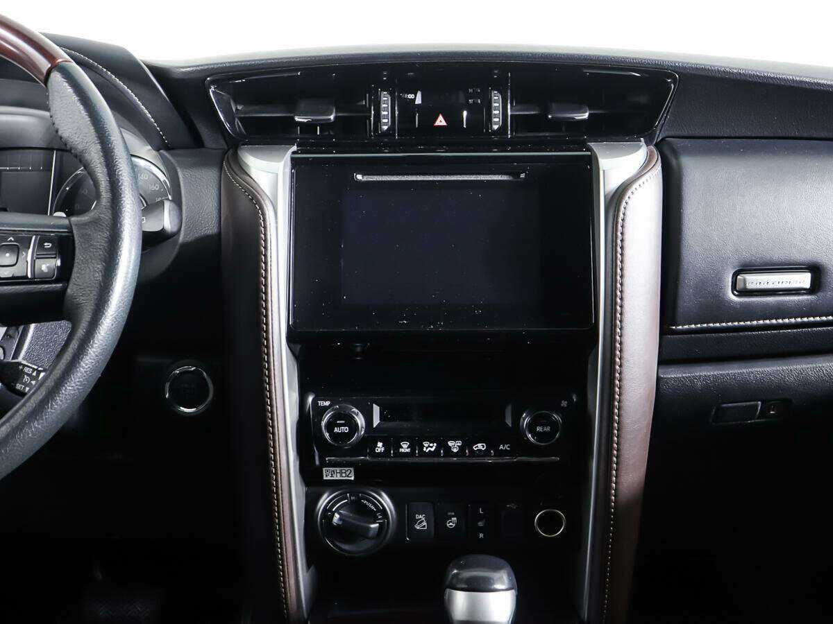 Toyota Fortuner 2017 года с пробегом. Фото: #11