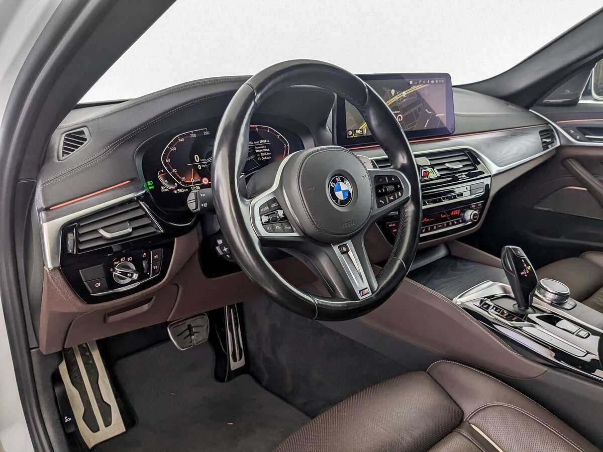 BMW 5 серии 2020 года с пробегом. Фото: #11