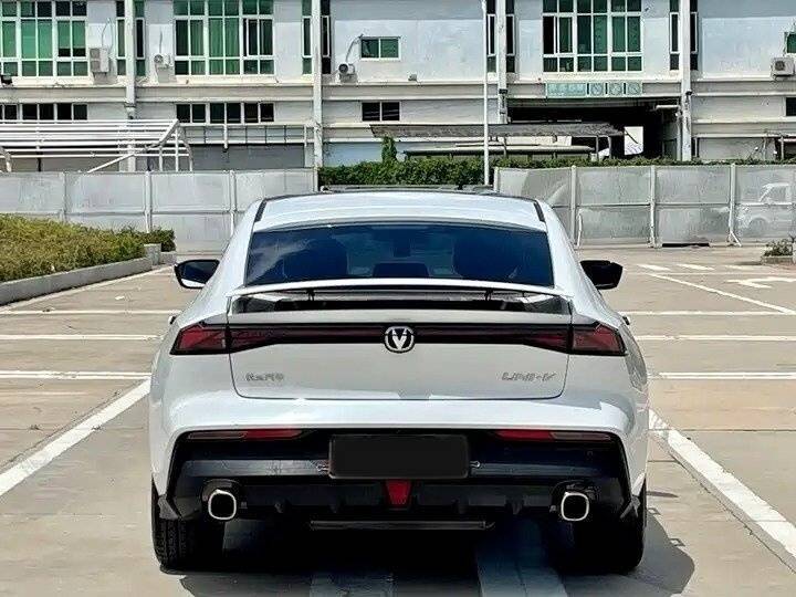 Changan UNI-V 2022 года с пробегом. Фото: #3