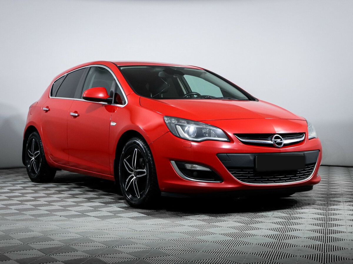 Opel Astra 2013 года с пробегом. Фото: #2