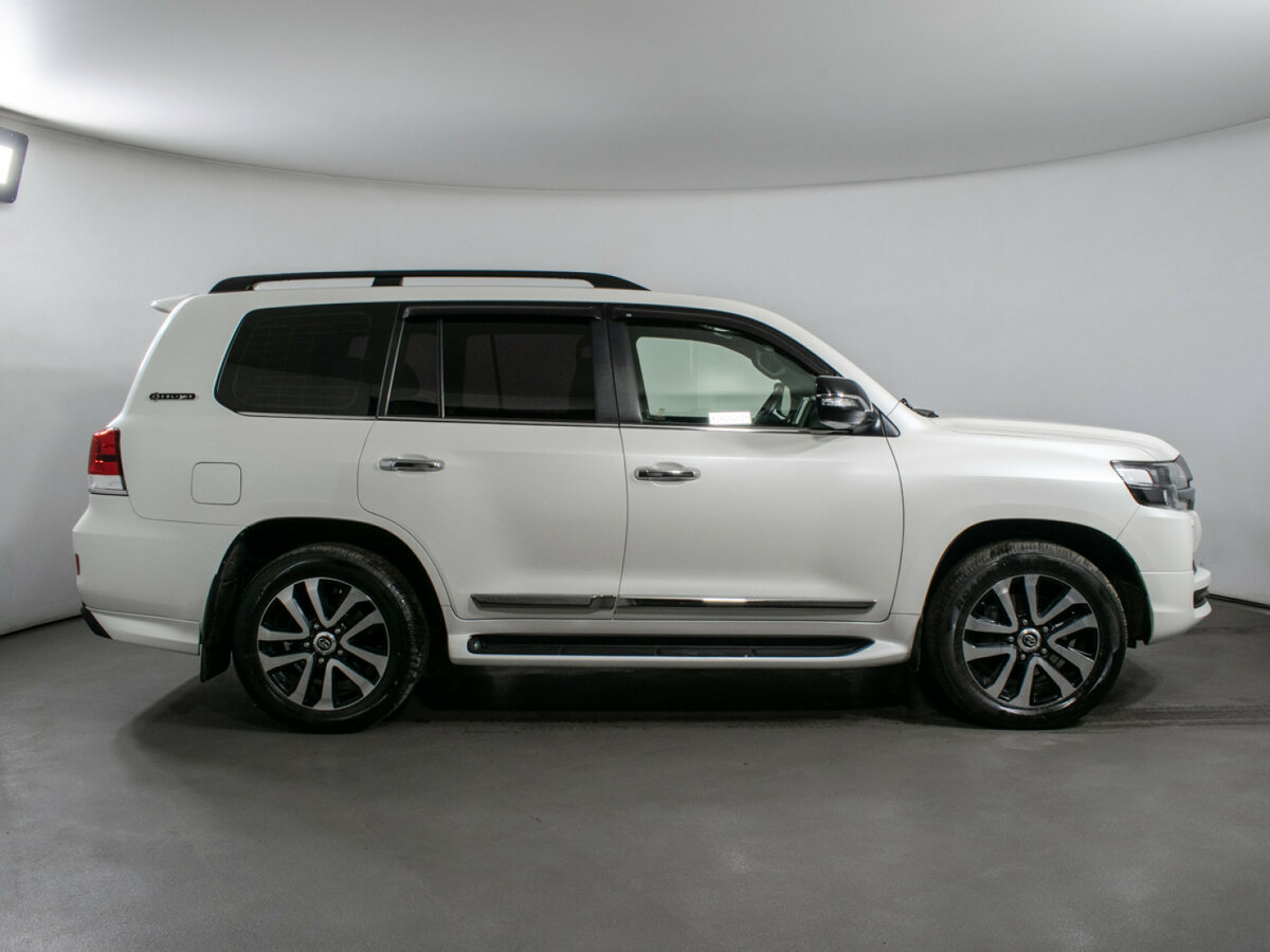 Toyota Land Cruiser 2017 года с пробегом. Фото: #3