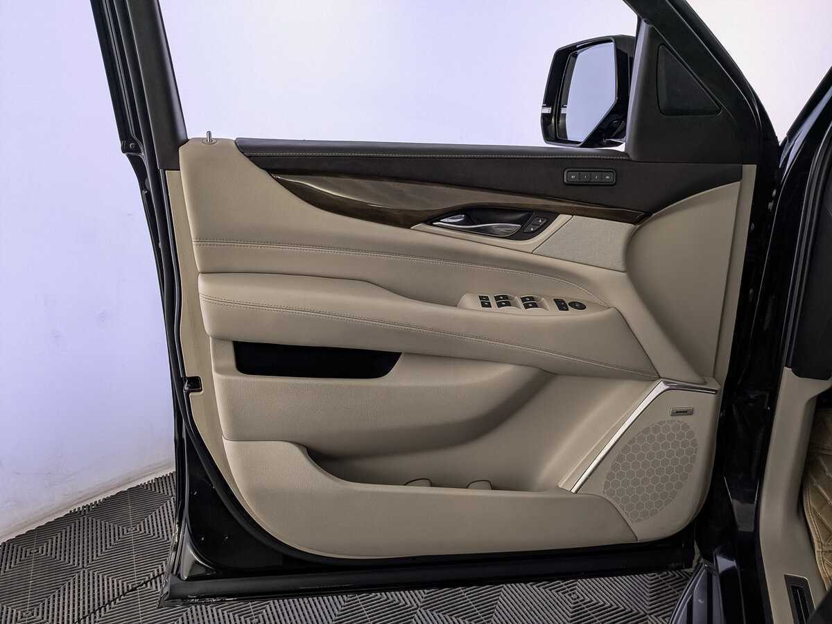 Cadillac Escalade 2019 года с пробегом. Фото: #18