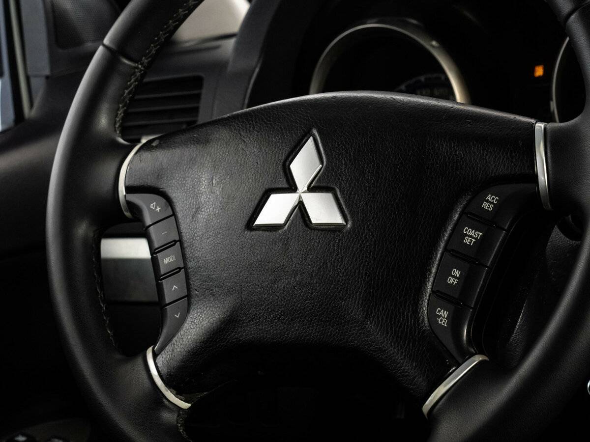 Mitsubishi Pajero 2011 года с пробегом. Фото: #8