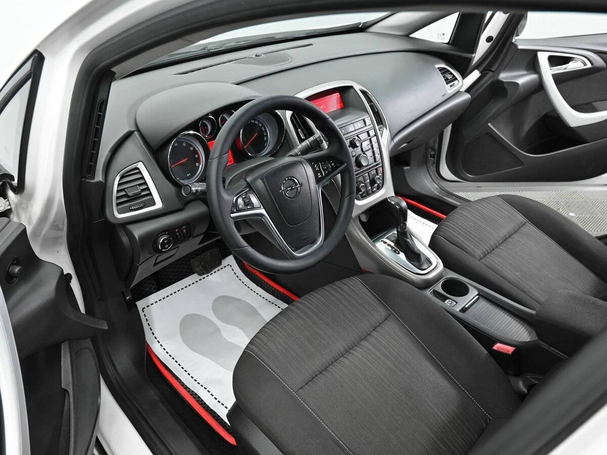 Opel Astra 2012 года с пробегом. Фото: #7