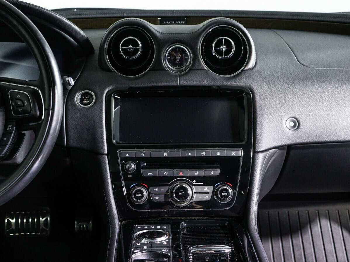 Jaguar XJ 2018 года с пробегом. Фото: #12