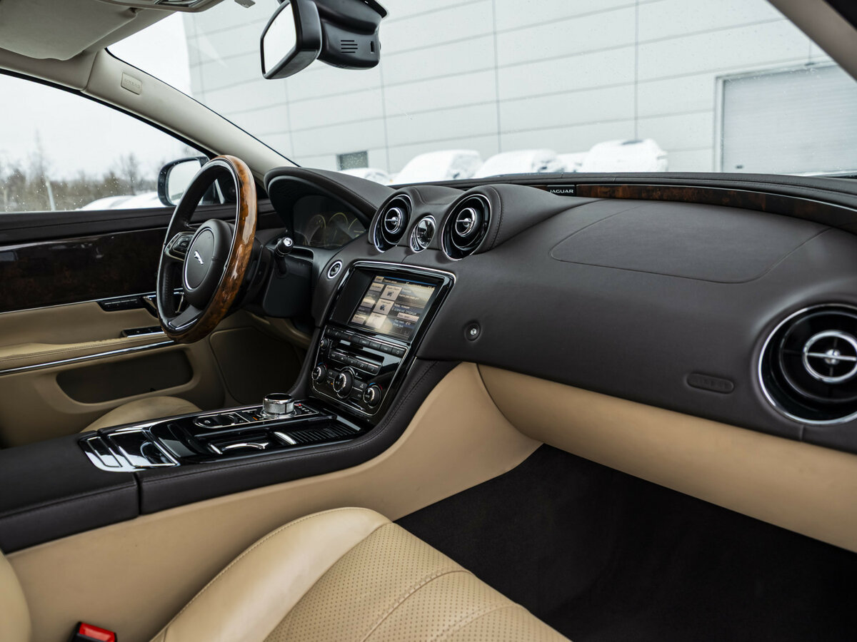 Jaguar XJ 2014 года с пробегом. Фото: #11