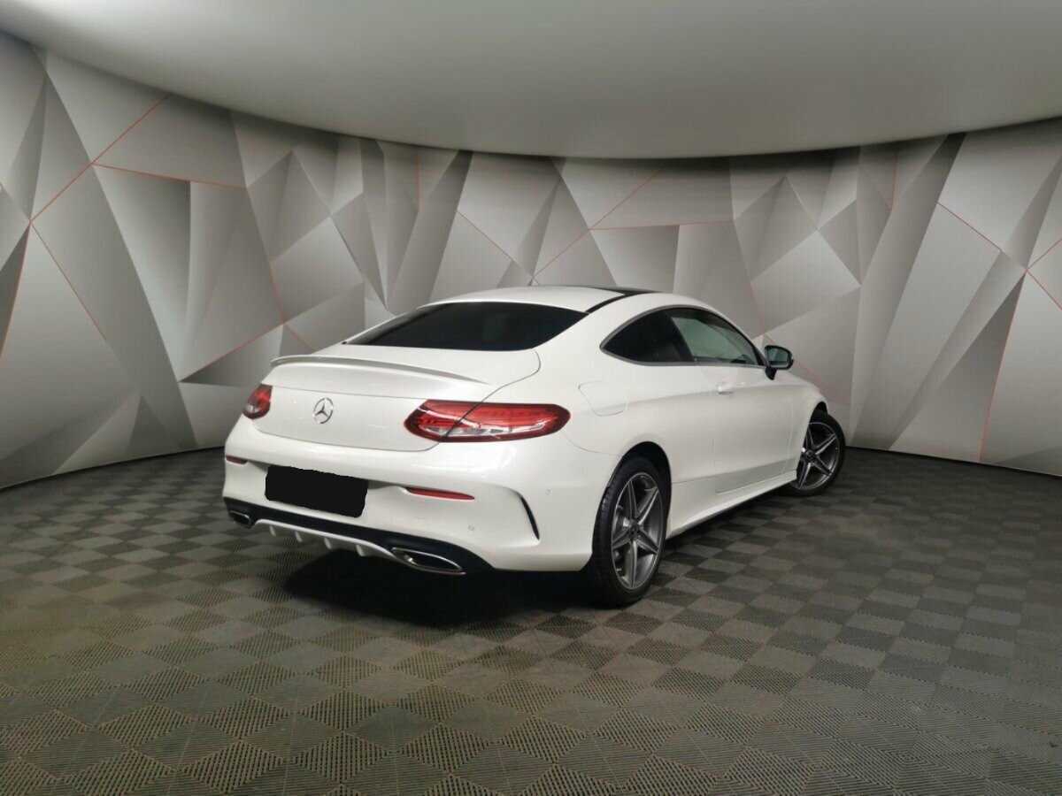Mercedes-Benz C-Класс 2015 года с пробегом. Фото: #1