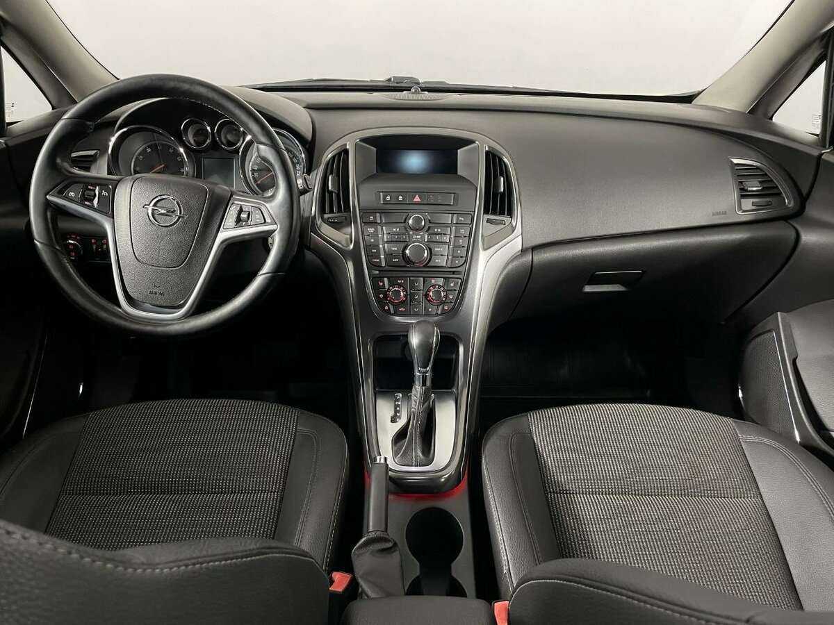 Opel Astra 2012 года с пробегом. Фото: #6