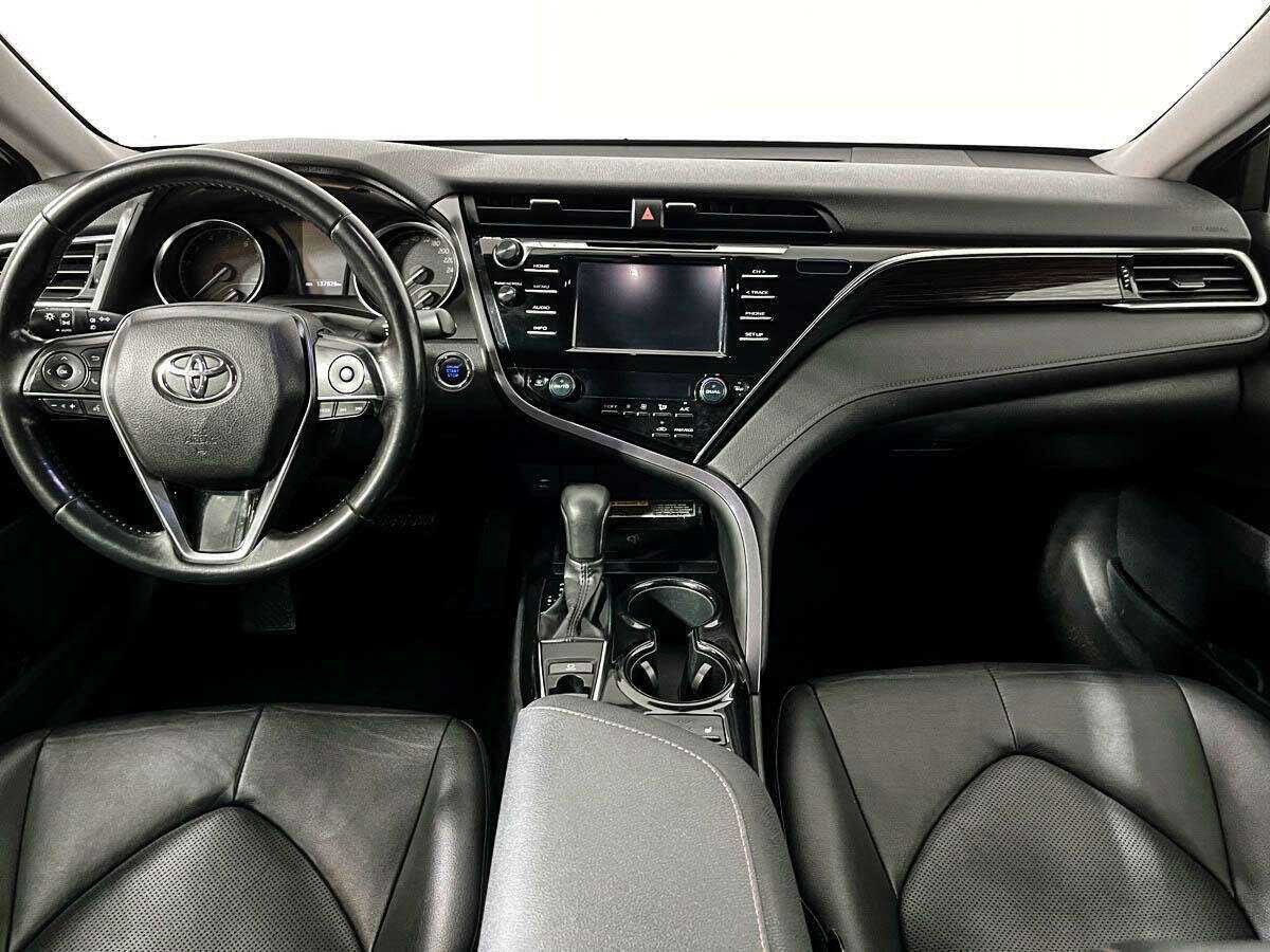 Toyota Camry 2018 года с пробегом. Фото: #11