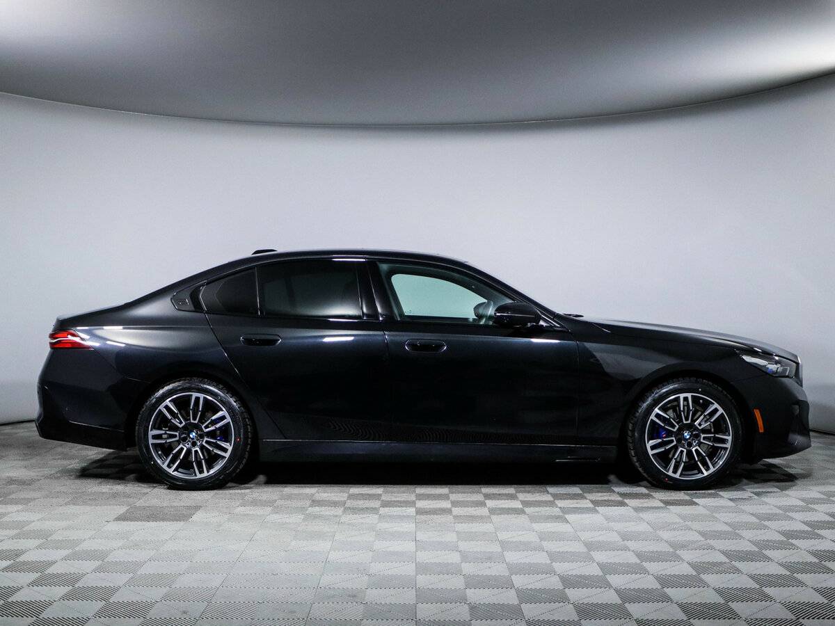BMW 5 серии 2024 года с пробегом. Фото: #3