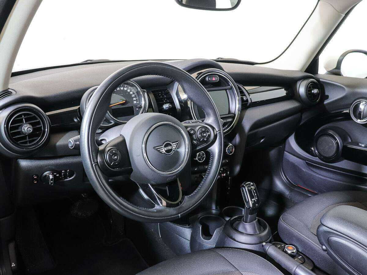 Mini Hatch 2021 года с пробегом. Фото: #13