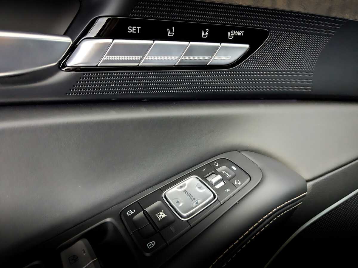 Genesis G90 2020 года с пробегом. Фото: #21