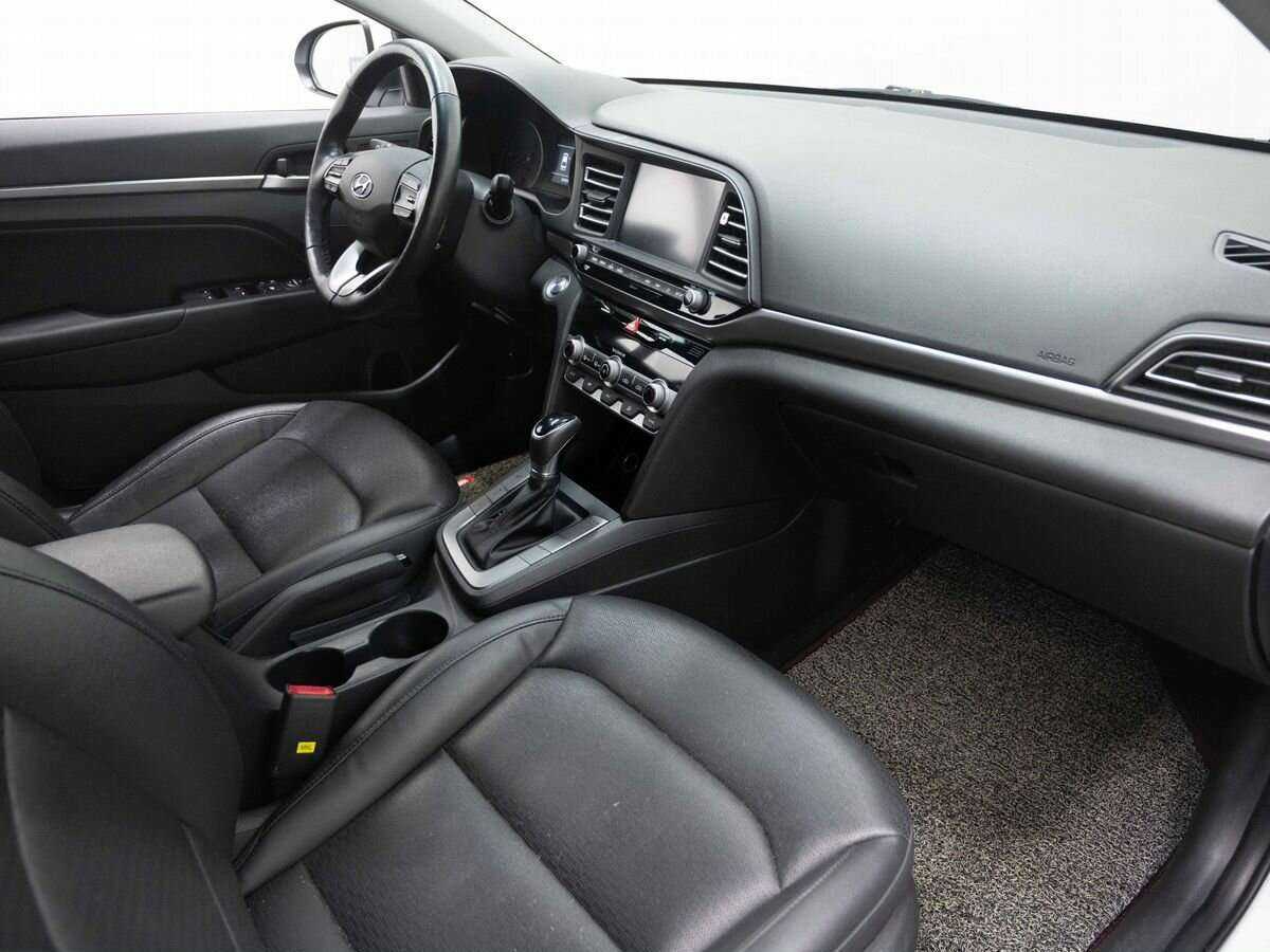 Hyundai Avante 2018 года с пробегом. Фото: #10