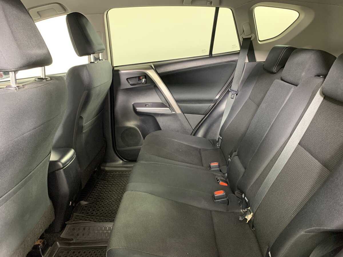 Toyota RAV4 2018 года с пробегом. Фото: #18