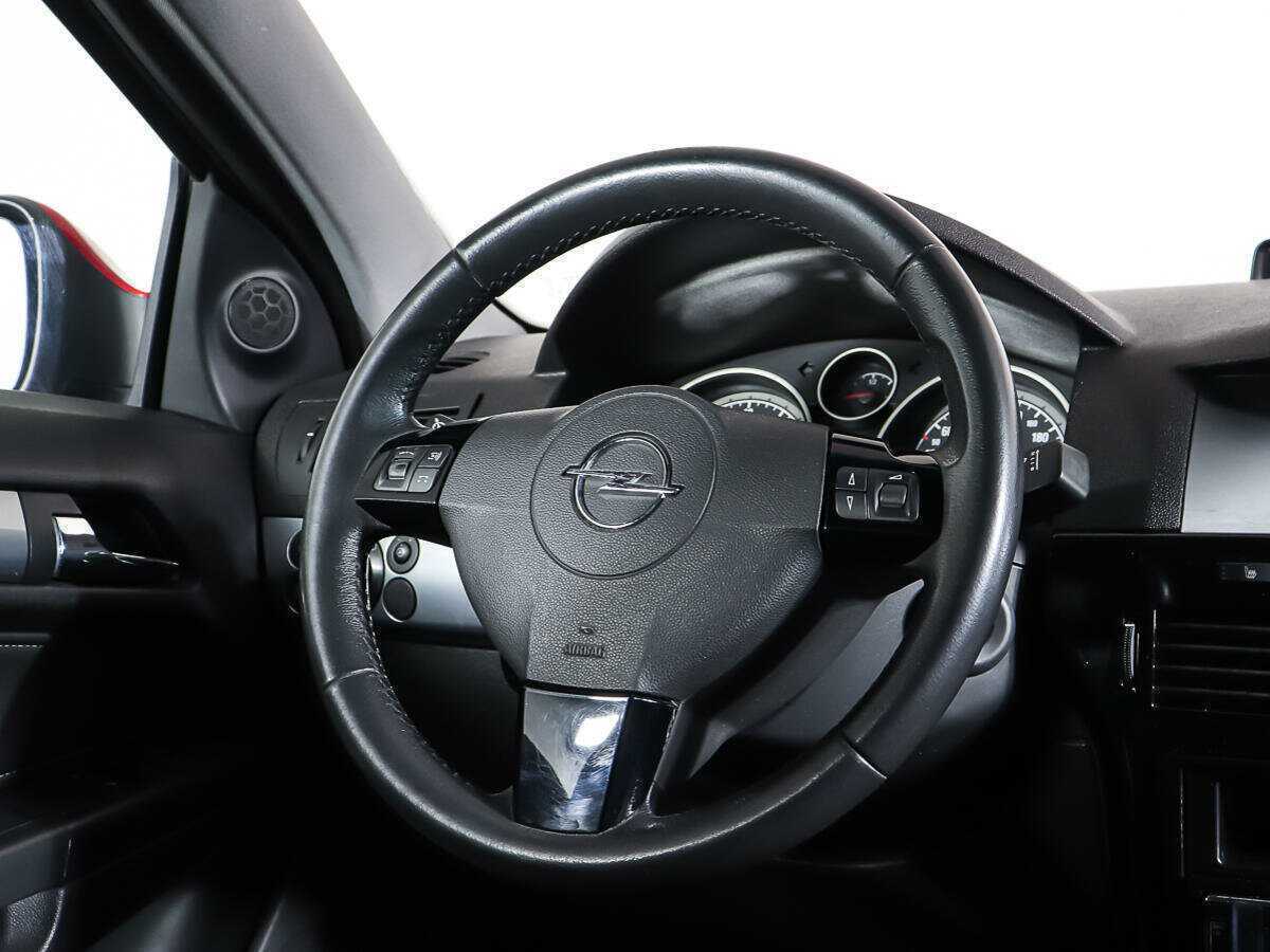 Opel Astra 2010 года с пробегом. Фото: #12