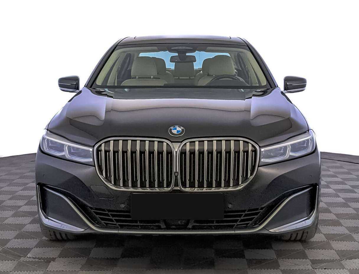 BMW 7 серии 2021 года с пробегом. Фото: #1