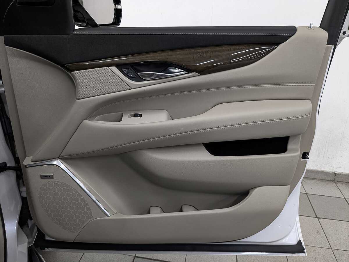 Cadillac Escalade 2019 года с пробегом. Фото: #23