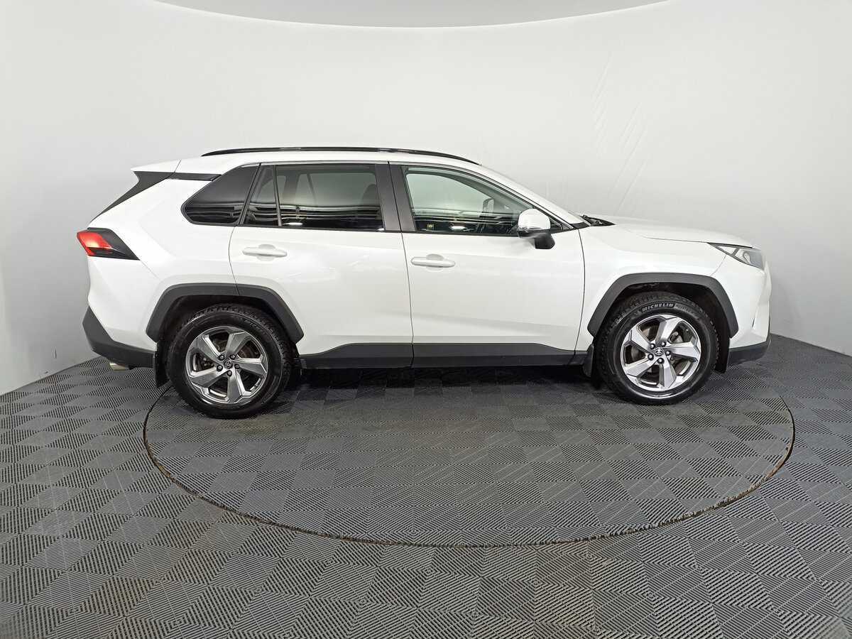 Toyota RAV4 2021 года с пробегом. Фото: #3