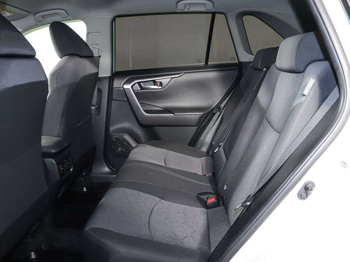 Toyota RAV4 2020 года с пробегом. Фото: #10