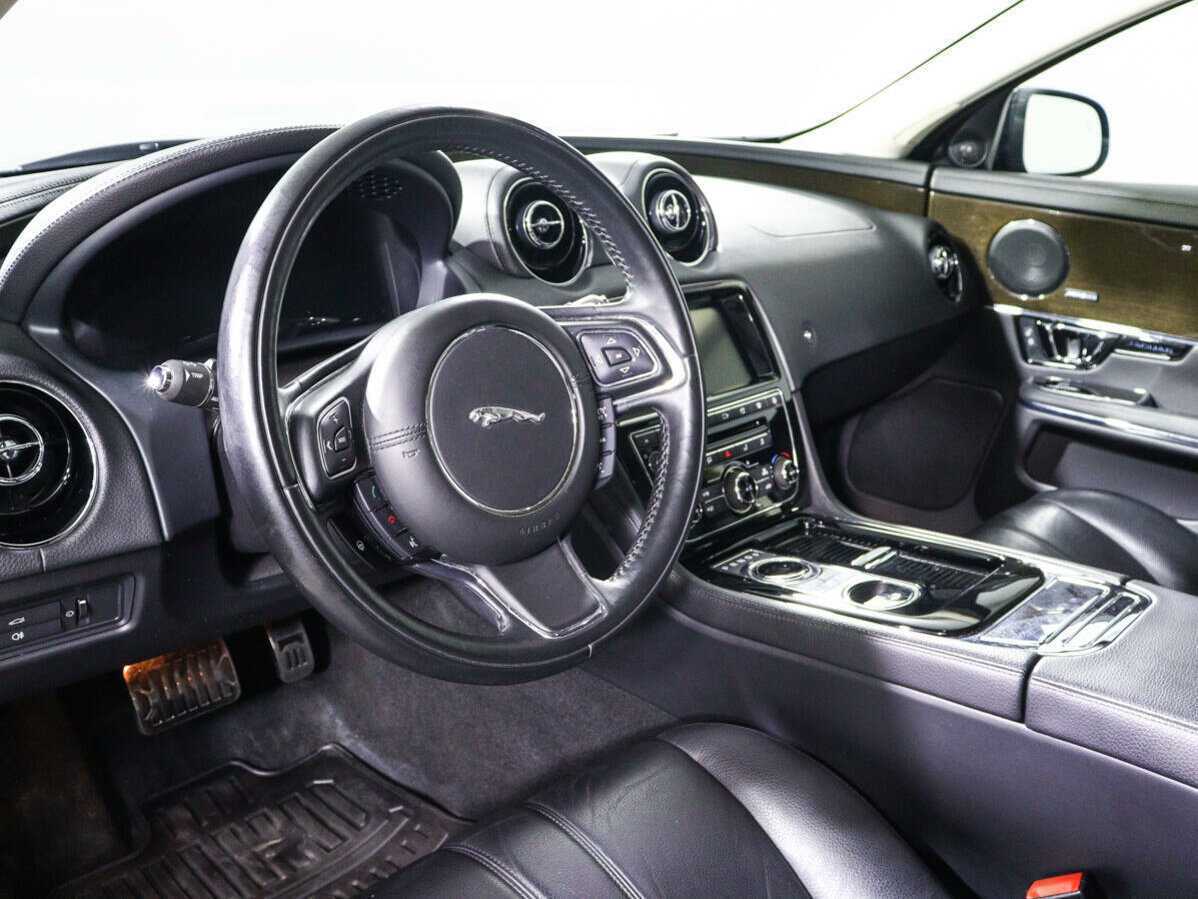 Jaguar XJ 2018 года с пробегом. Фото: #13