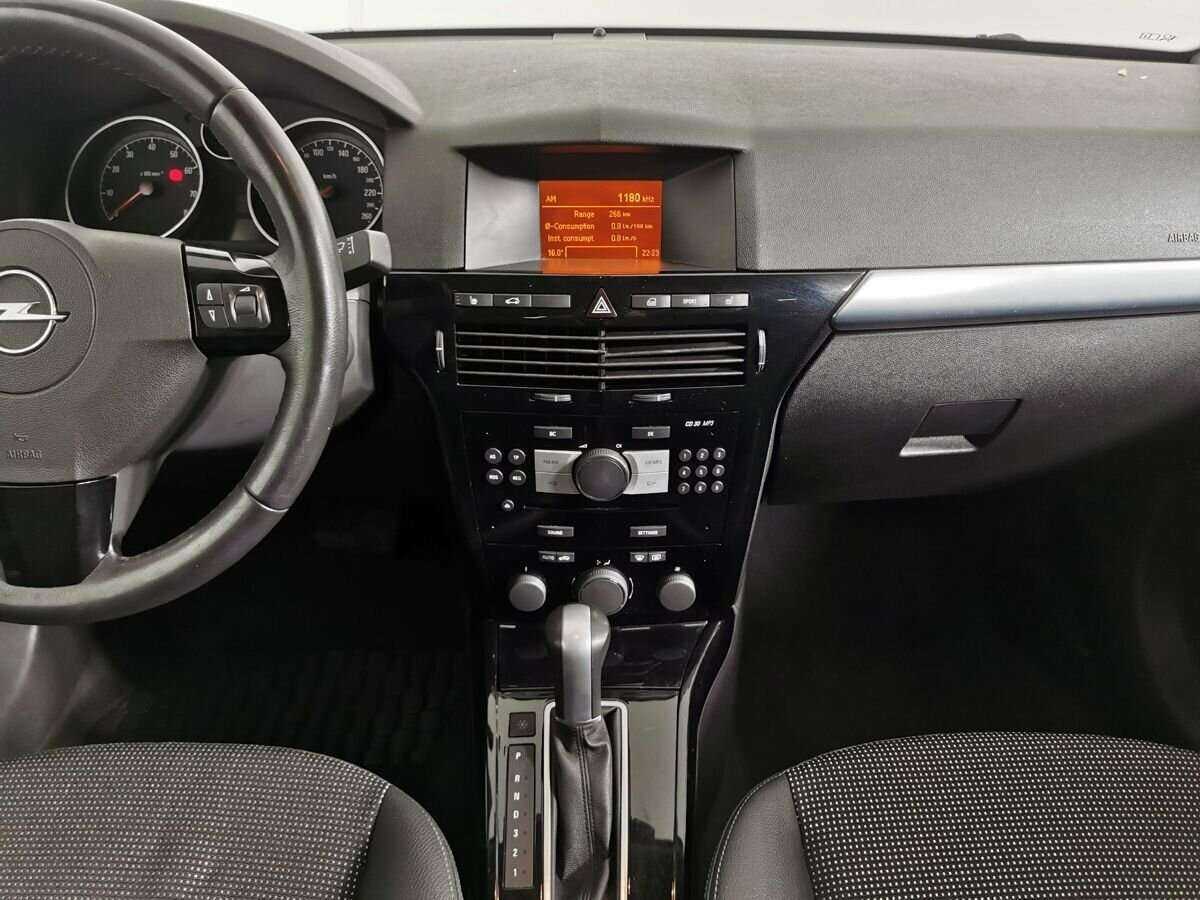 Opel Astra 2011 года с пробегом. Фото: #10