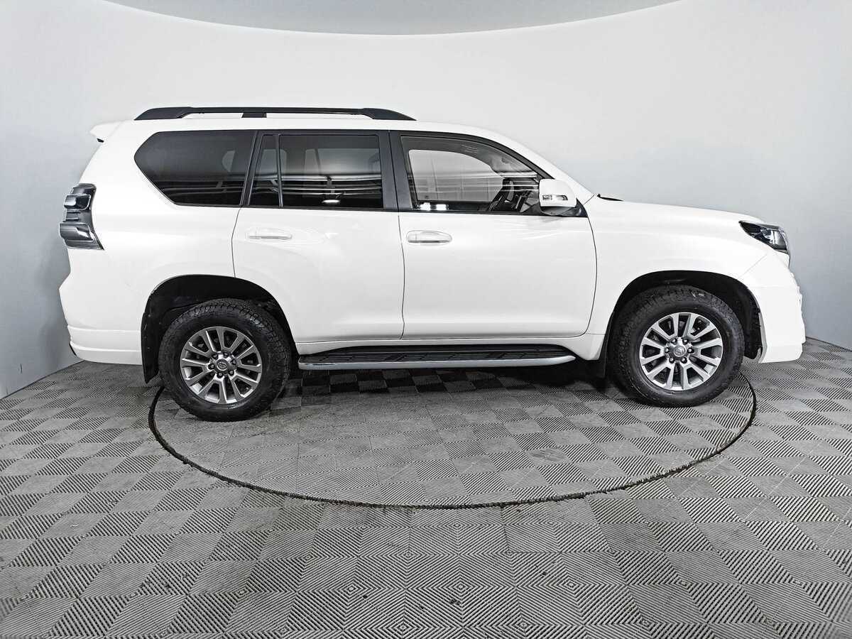 Toyota Land Cruiser Prado 2017 года с пробегом. Фото: #3