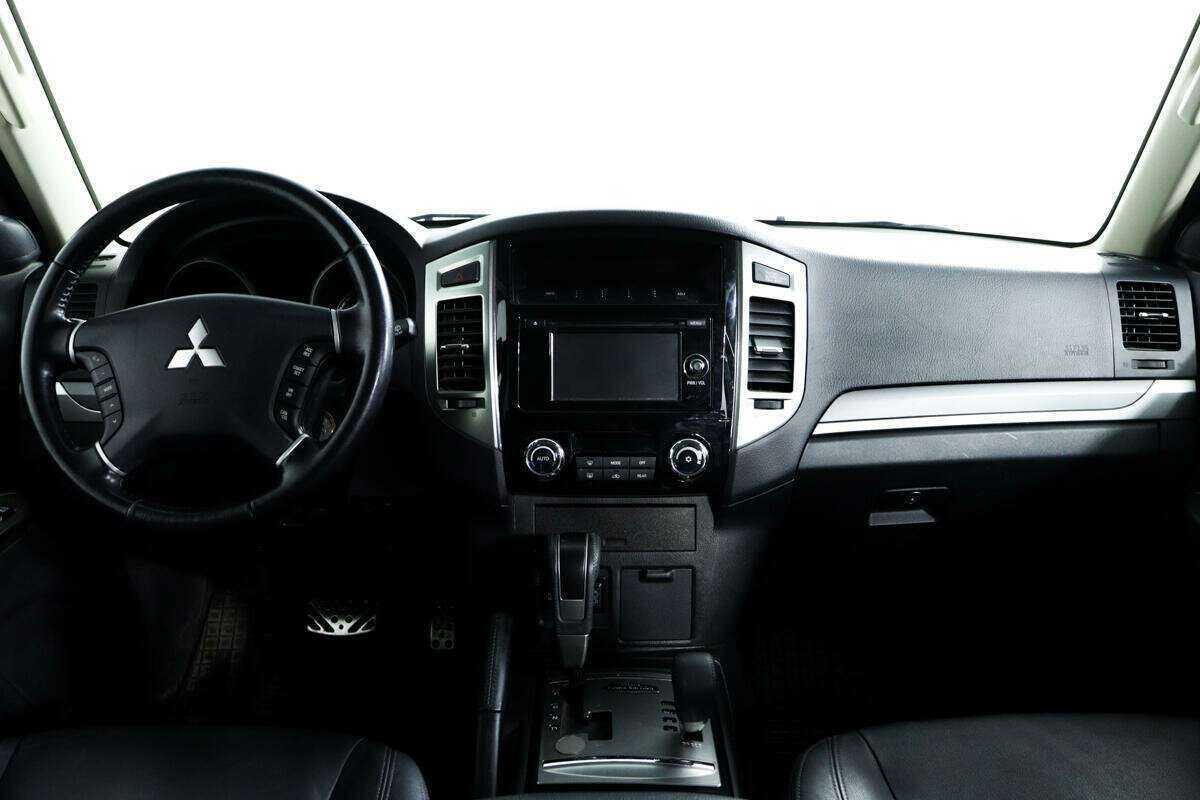 Mitsubishi Pajero 2018 года с пробегом. Фото: #9