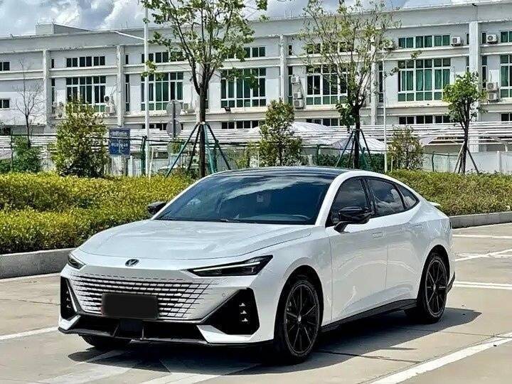 Changan UNI-V 2022 года с пробегом. Посмотреть фото