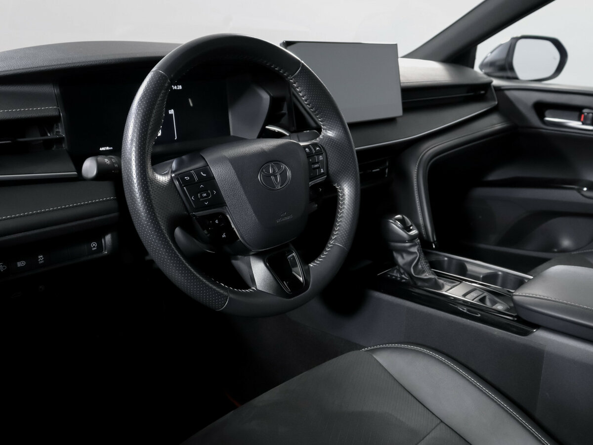 Toyota Camry 2024 года с пробегом. Фото: #12