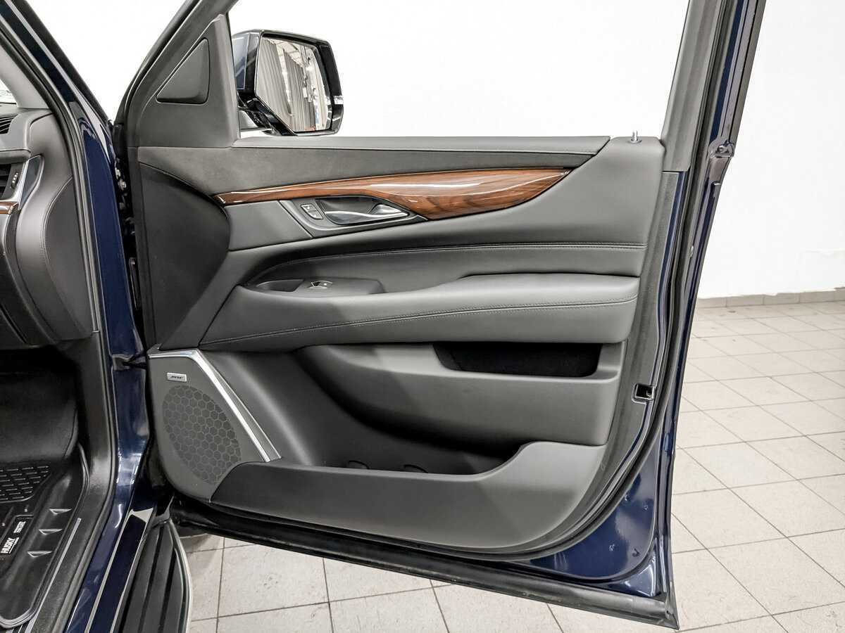 Cadillac Escalade 2018 года с пробегом. Фото: #21