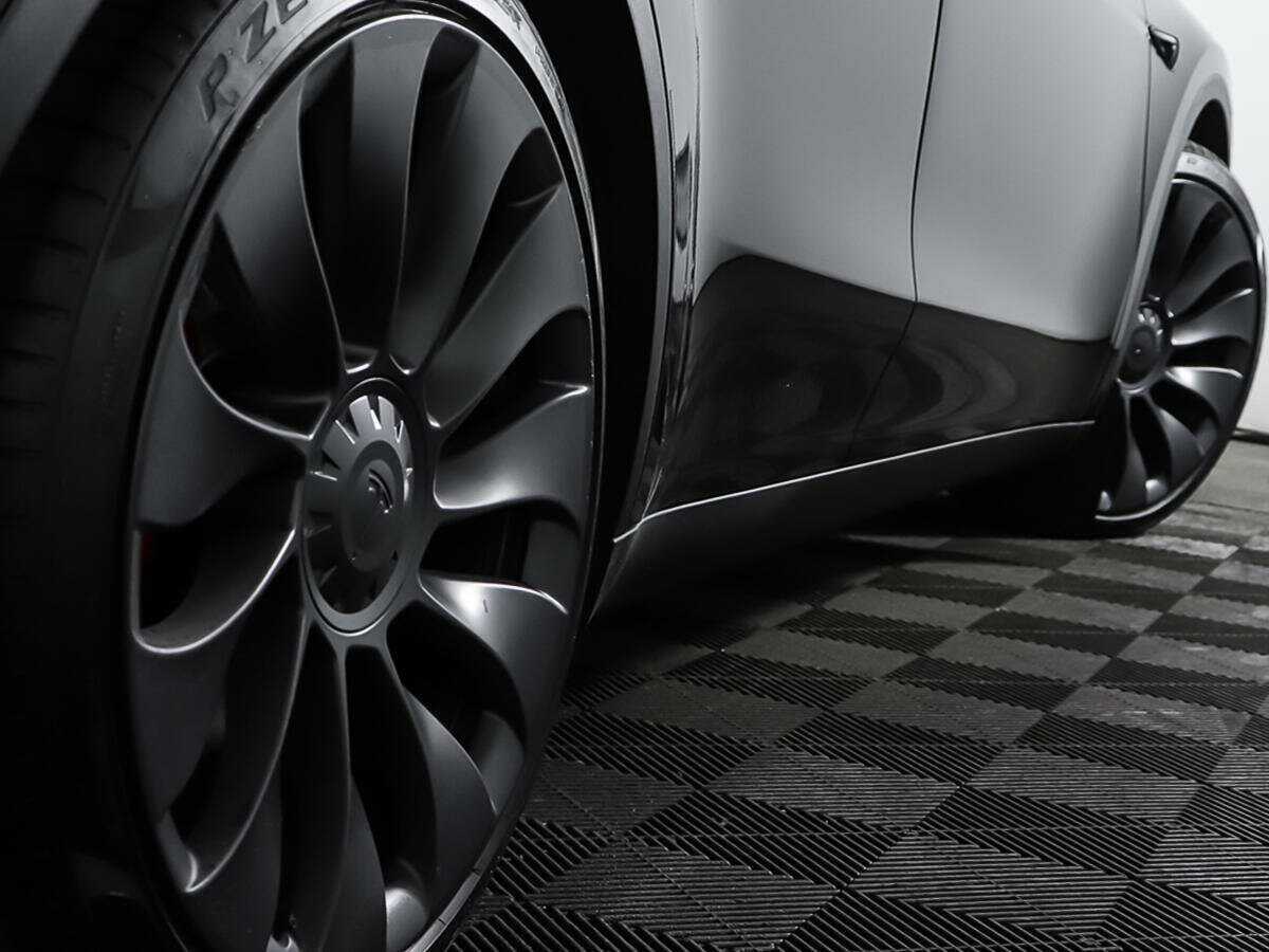 Tesla Model Y 2021 года с пробегом. Фото: #21