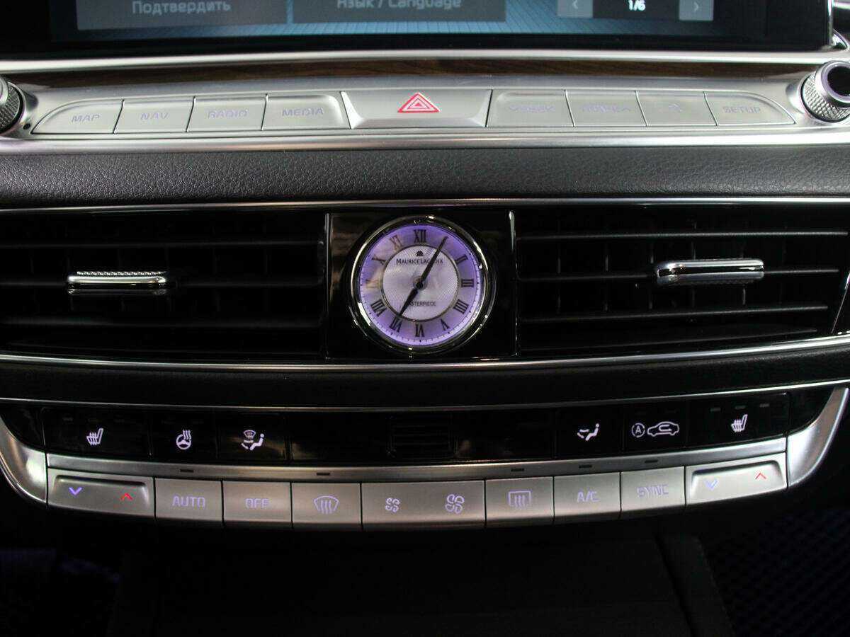 Kia K900 2019 года с пробегом. Фото: #22