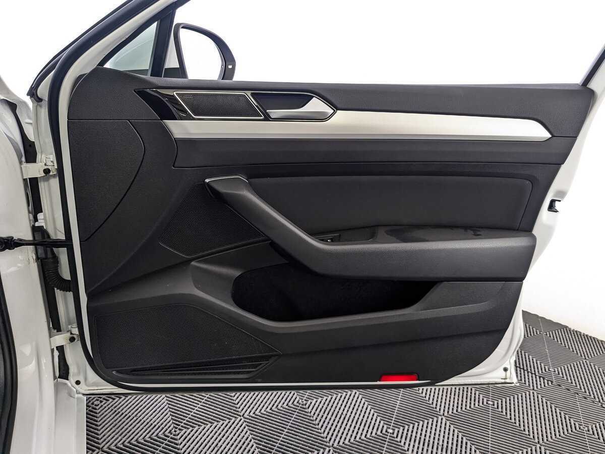 Volkswagen Passat 2019 года с пробегом. Фото: #21