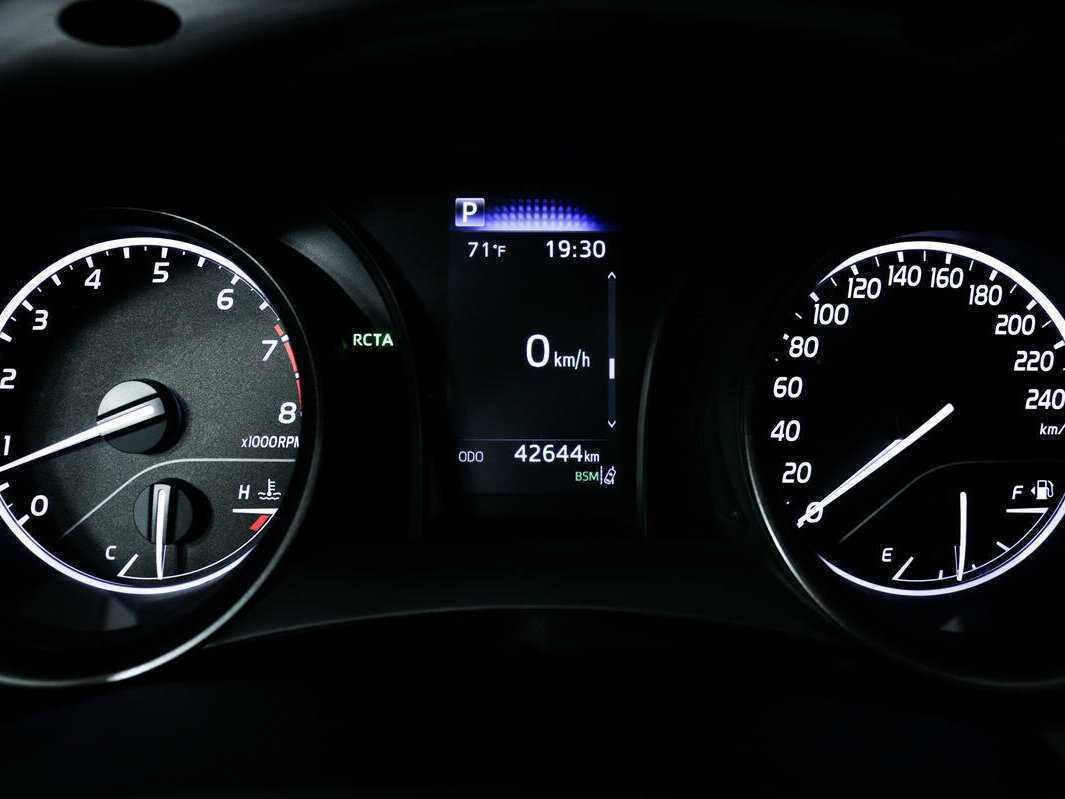 Toyota Camry 2021 года с пробегом. Фото: #9