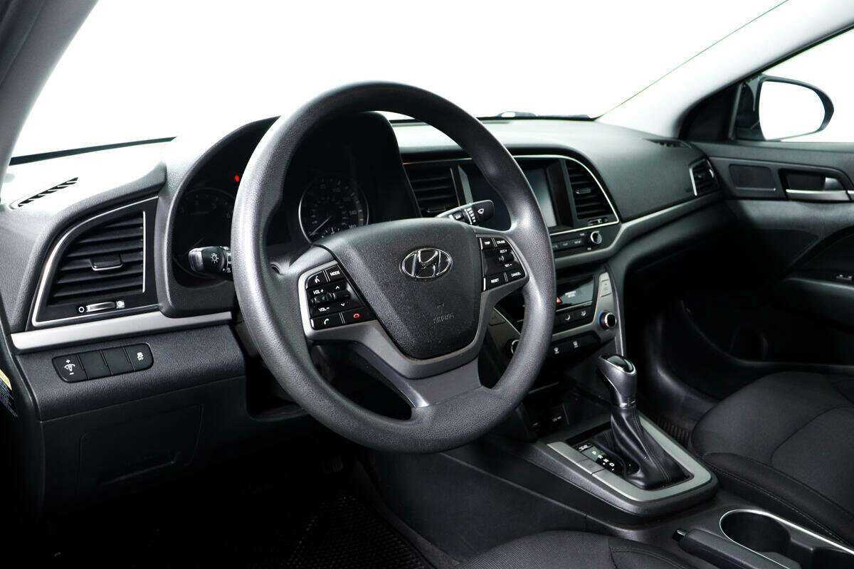 Hyundai Elantra 2018 года с пробегом. Фото: #12