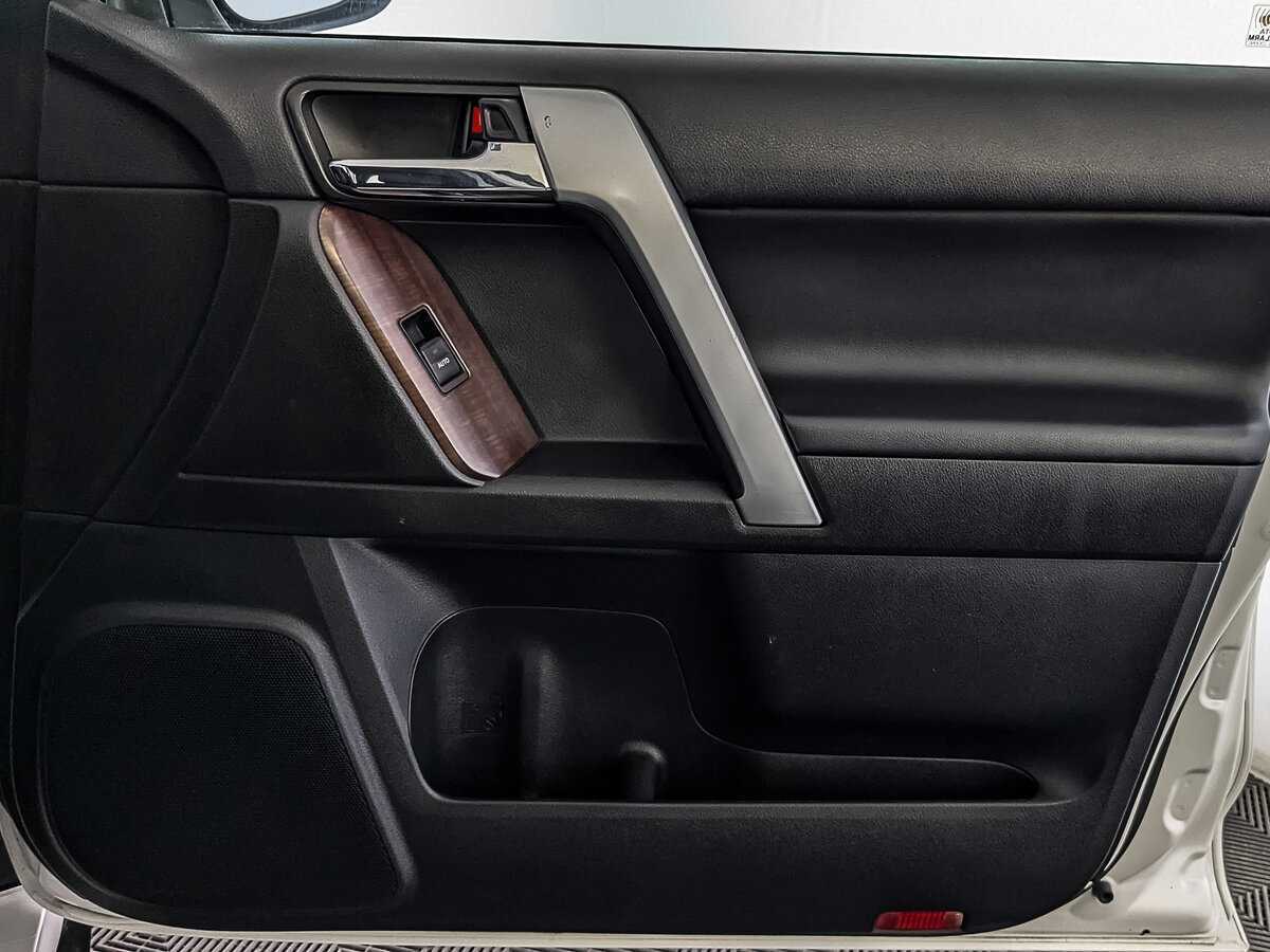 Toyota Land Cruiser Prado 2017 года с пробегом. Фото: #24