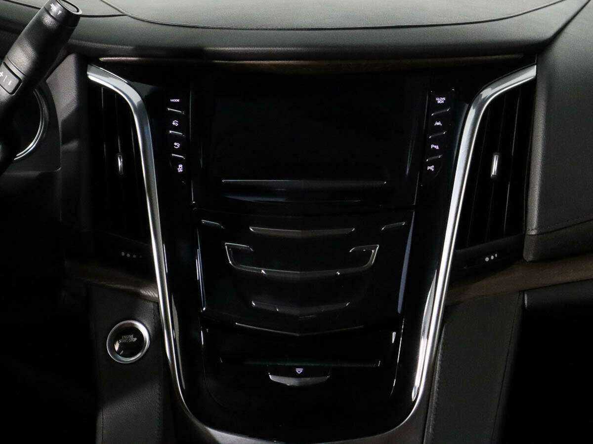 Cadillac Escalade 2019 года с пробегом. Фото: #12