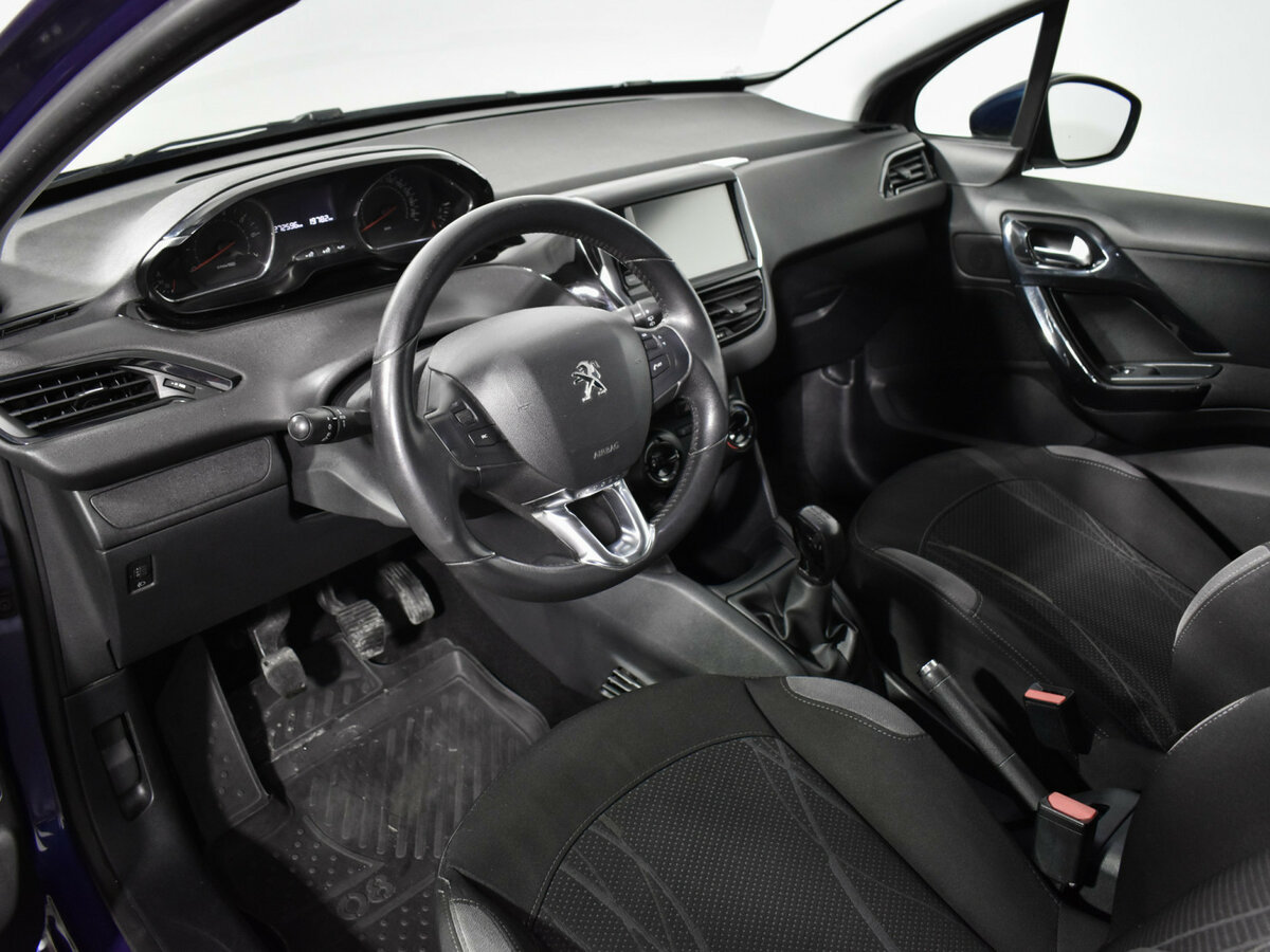 Peugeot 208 2013 года с пробегом. Фото: #8