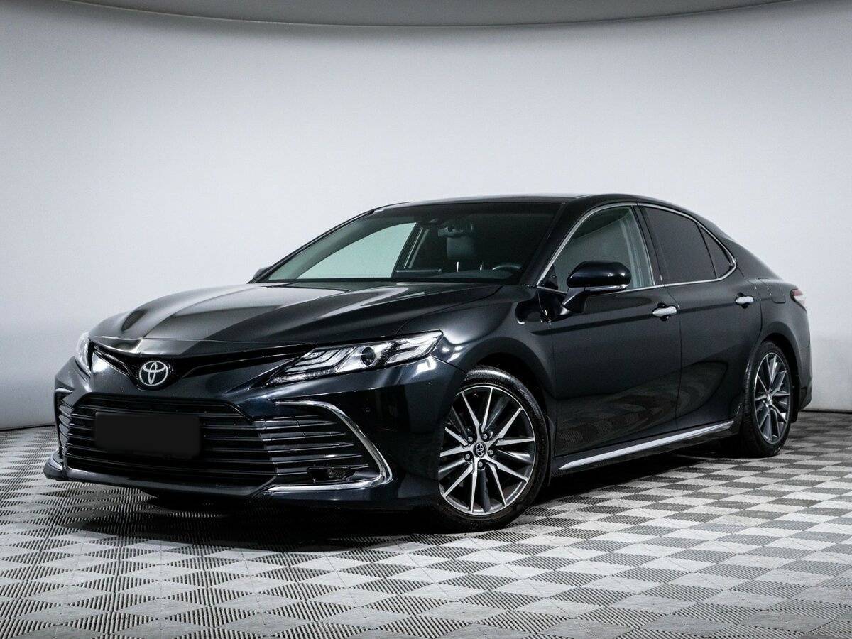Toyota Camry 2023 года с пробегом. Посмотреть фото