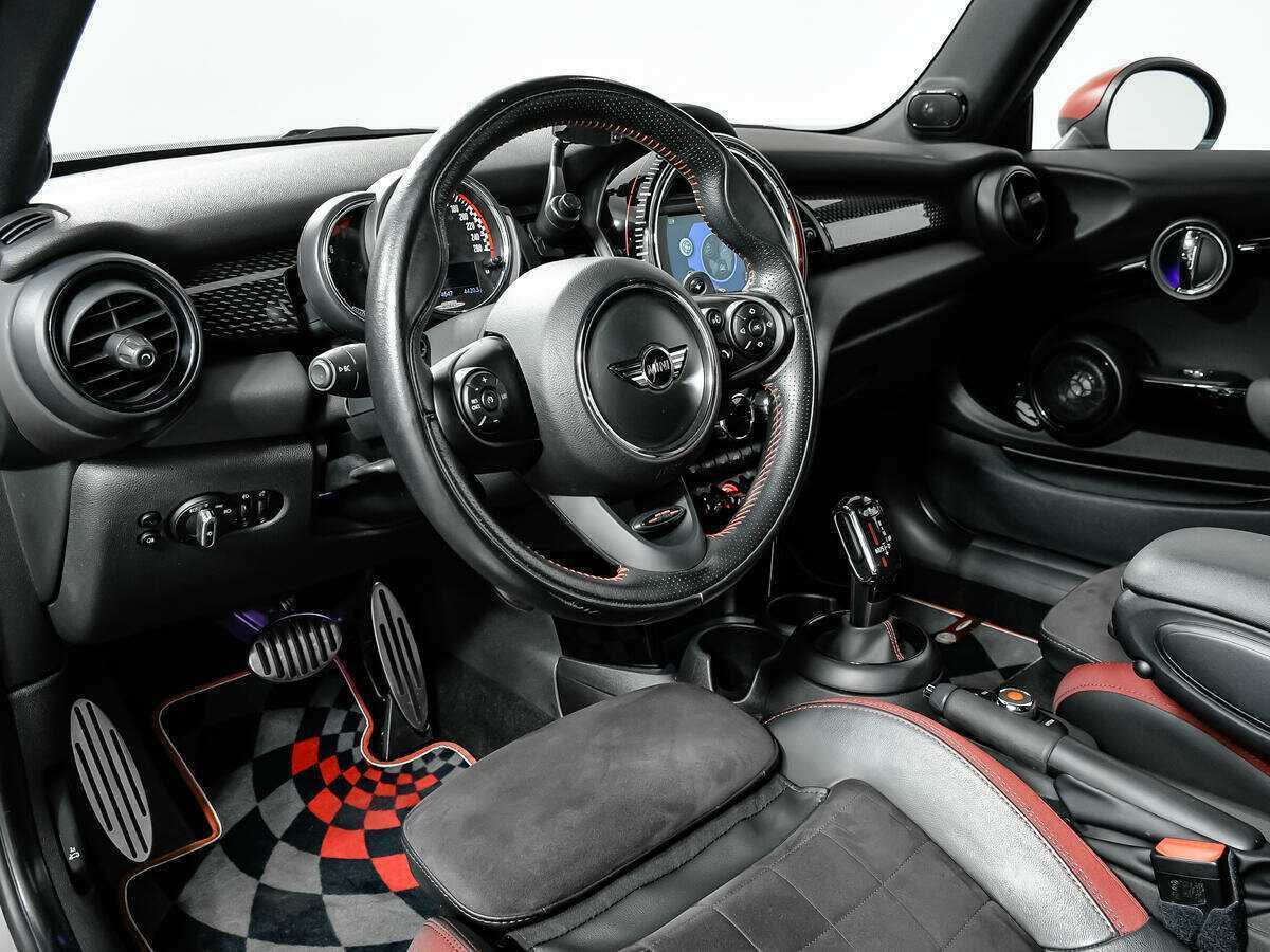 Mini Hatch 2018 года с пробегом. Фото: #12