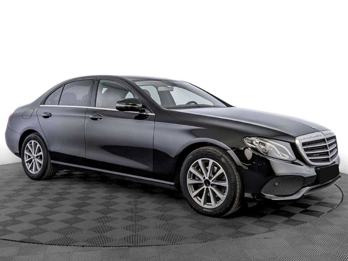 Mercedes-Benz E-Класс 2018 года с пробегом. Фото: #2
