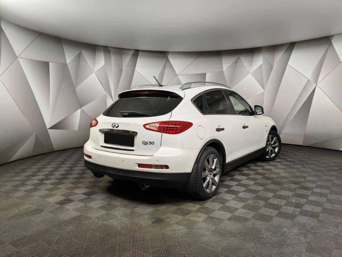 Infiniti QX50 2014 года с пробегом. Фото: #1