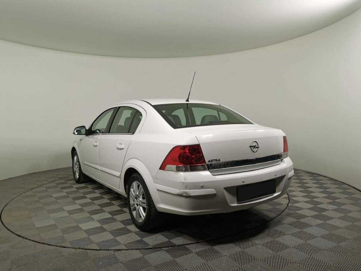 Opel Astra 2011 года с пробегом. Фото: #3